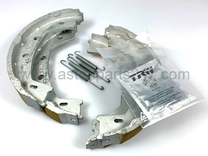 FREELANDER 2 HANDBRAKE SHOE SET – LR001020.