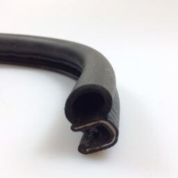 DB6, DBS, AM V8 DOOR APPERTURE RUBBER SEAL 5 MTR - 069-077-0038.